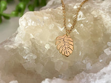 Load image into Gallery viewer, MONSTERA NECKLACE IN GOLD - Emerald Boutique VA