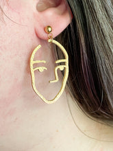 Load image into Gallery viewer, MINIMAL FACE STATEMENT EARRINGS IN GOLD - Emerald Boutique VA