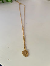 Load image into Gallery viewer, MONSTERA NECKLACE IN GOLD - Emerald Boutique VA