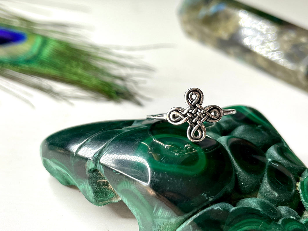 Celtic Knot Ring in Silver
