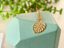 Load image into Gallery viewer, MONSTERA NECKLACE IN GOLD - Emerald Boutique VA
