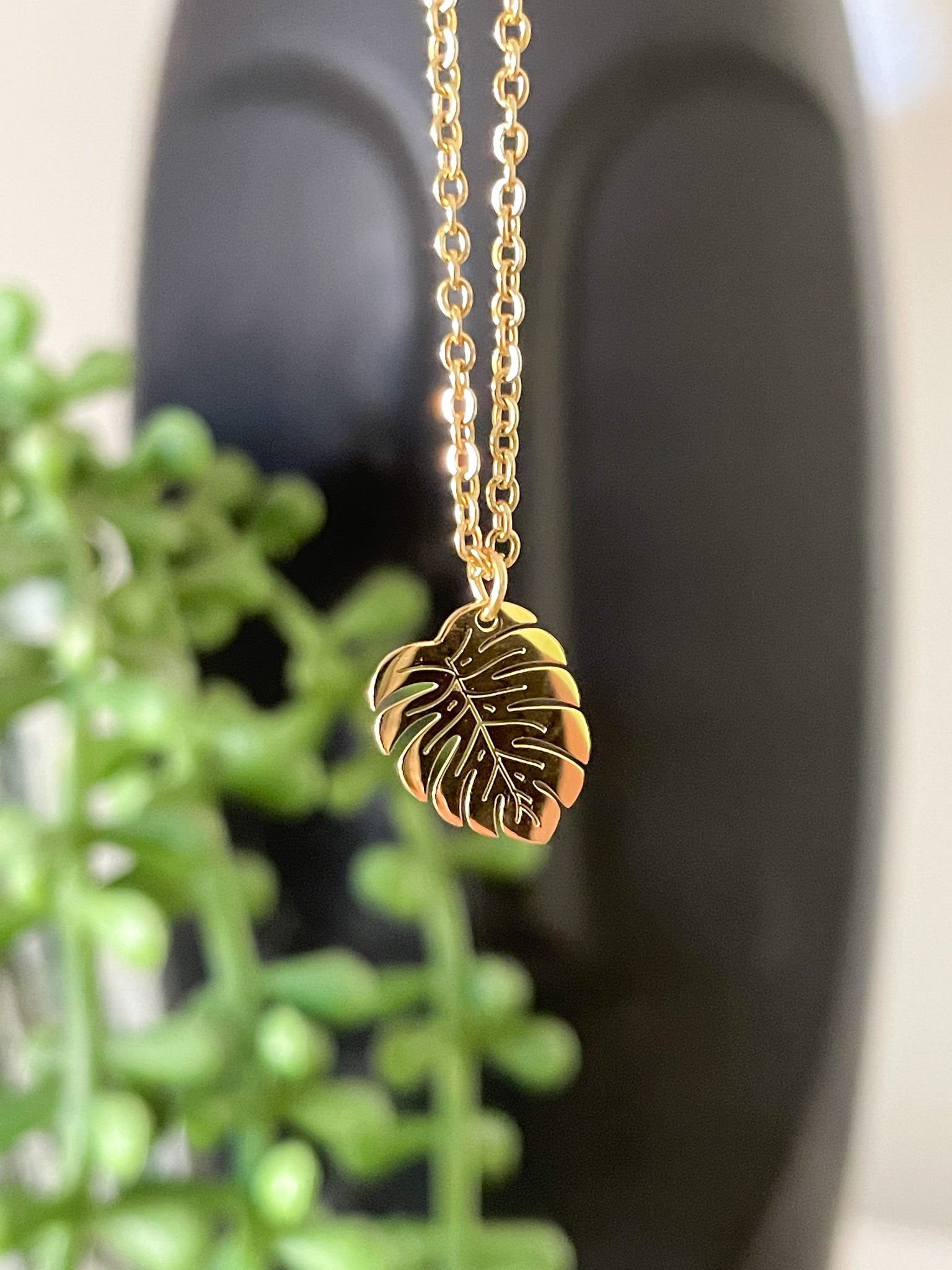 monstera deliciosa gold pendant MONSTERA NECKLACE IN GOLD