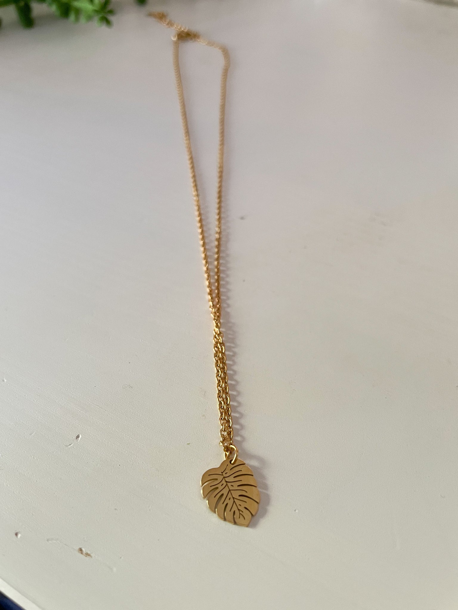 MONSTERA NECKLACE IN GOLD Emerald Boutique VA - Main Image