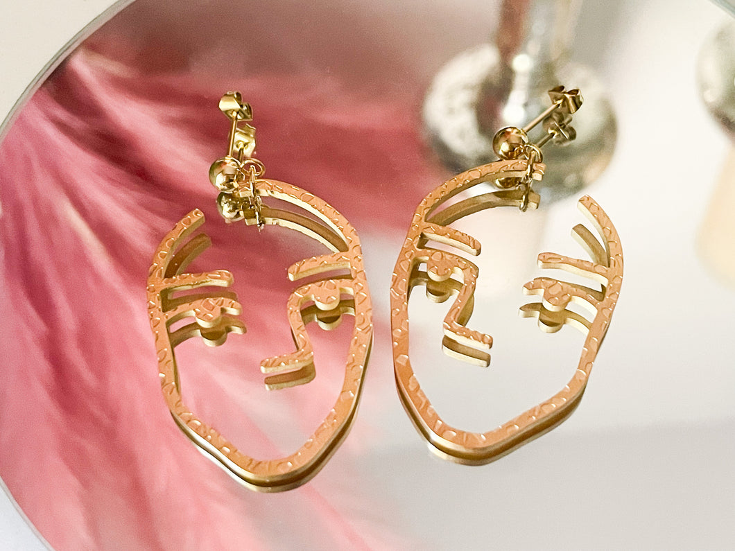 MINIMAL FACE STATEMENT EARRINGS IN GOLD - Emerald Boutique VA